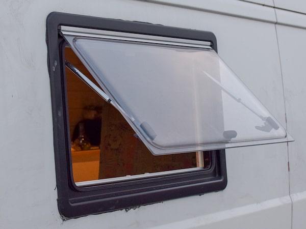 Seitz S4 Ausstellfenster Wohnmobil